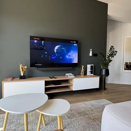 아파트 Central Park Apartment - Luxury, Cozy, Garage *